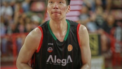 余嘉豪留洋14+6+2帽：难阻球队惜败 近5战全上双场均13+6